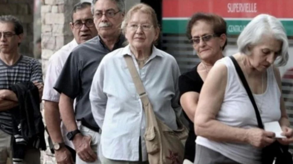 El Gobierno anunció este jueves un aumento para jubilados y pensionados (Archivo).