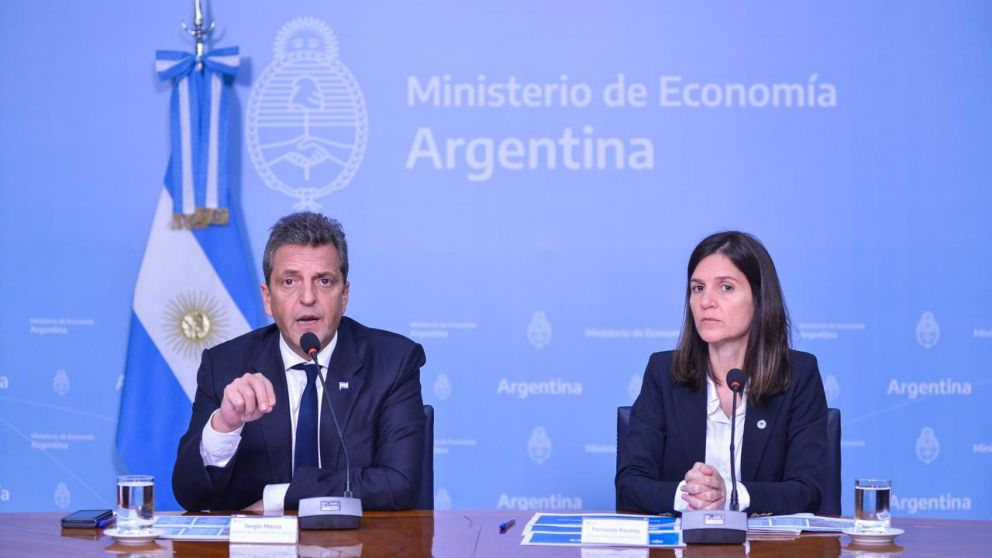 Sergio Massa y Fernanda Raverta, informaron el tercer aumento anual para las jubilaciones.