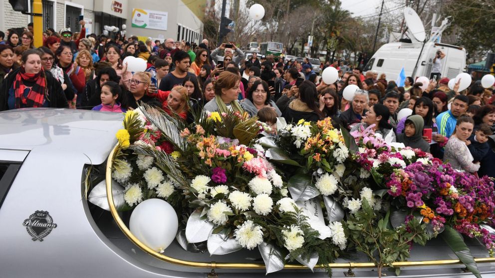 ¡Triste adiós! Despidieron los restos de Morena.
