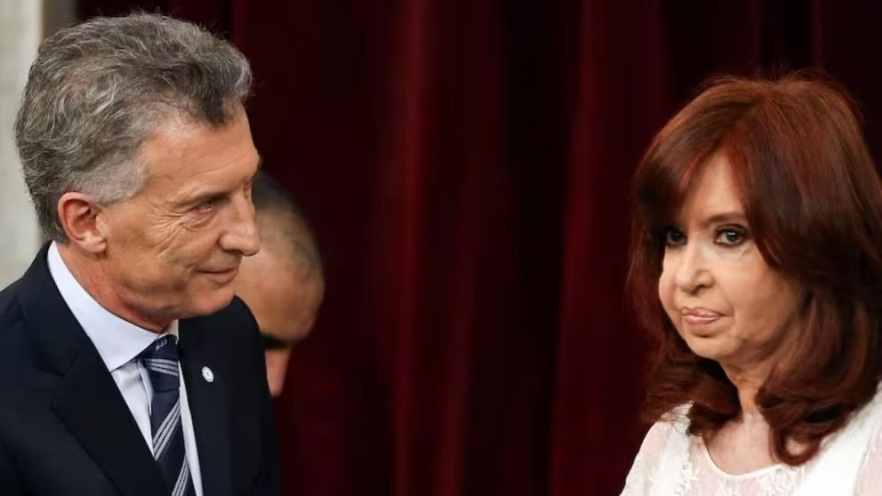 Mauricio Macri habla en televisión y Cristina Kirchner le responde a través de sus redes sociales (Archivo).