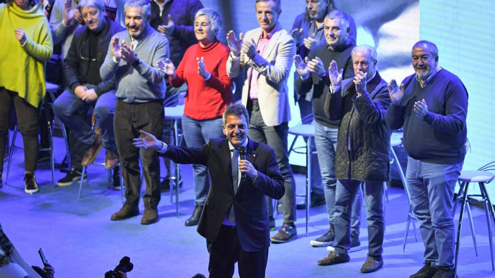 Sergio Massa ante la CGT: "El domingo se empieza a discutir a qu� Argentina vamos".