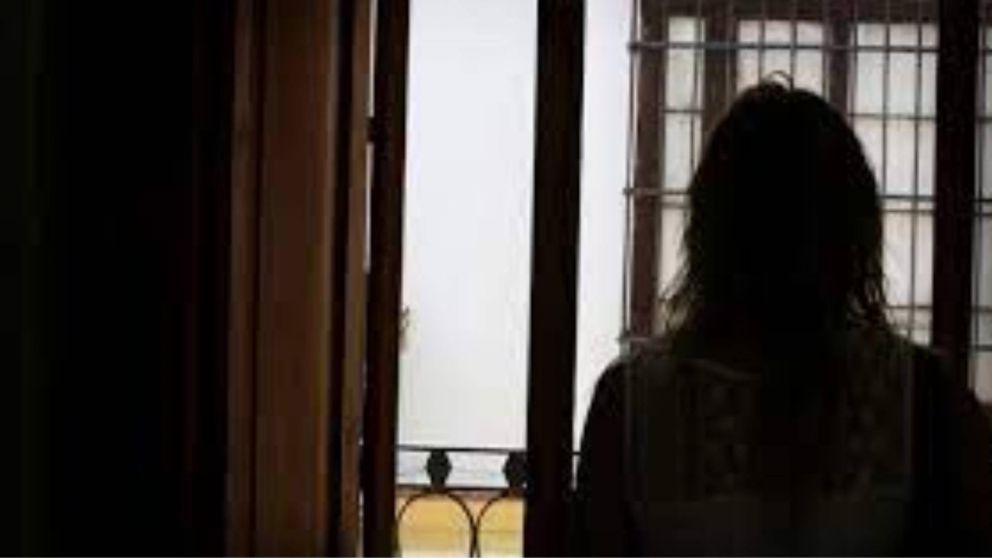 Mujer de 49 años denunció a su vecino parrillero por desfigurarla a golpes: "Tengo miedo de salir a la vereda de mi casa". (Imagen ilustrativa)