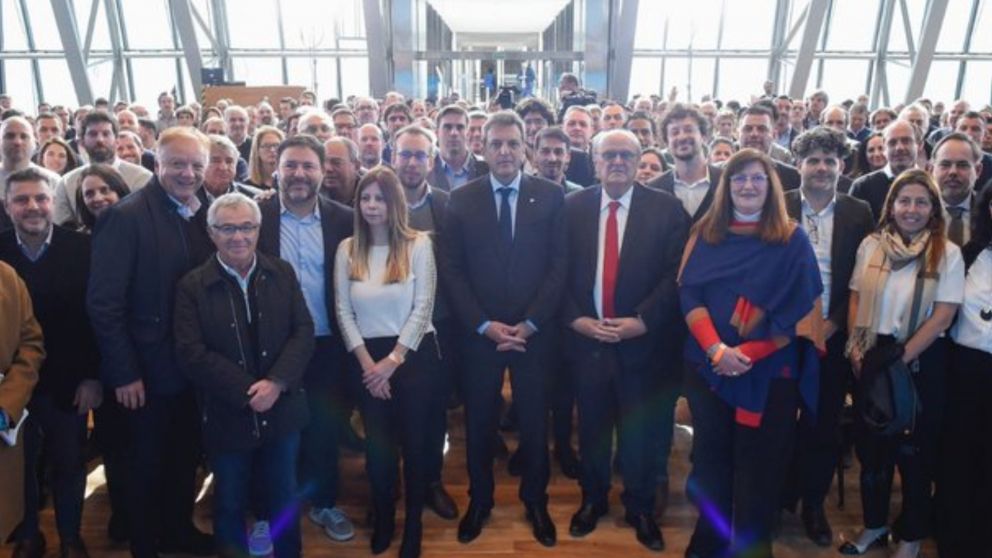 Massa compartió una charla con empresarios de 300 pymes exportadoras.