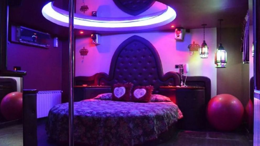 Joven pareja de delincuentes fueron a un "telo", pero la noche acabó de la peor manera.