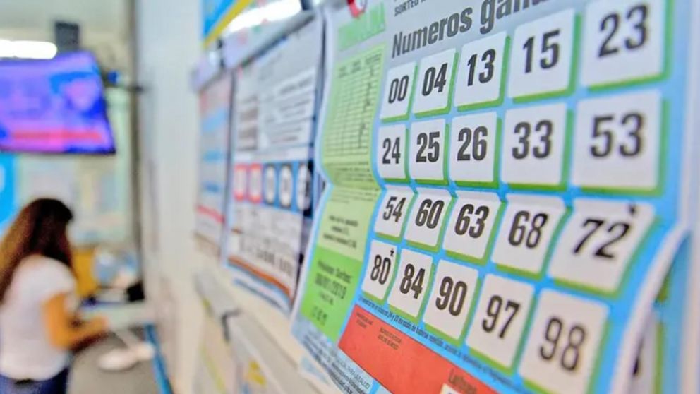 La rara reacci�n de una mujer que quer�a retirar un premio millonario de loter�a.