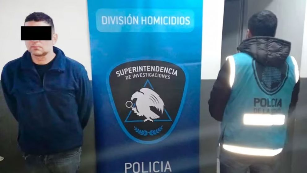 El momento en que le pod�logo qued� detenido por el homicidio de su marido