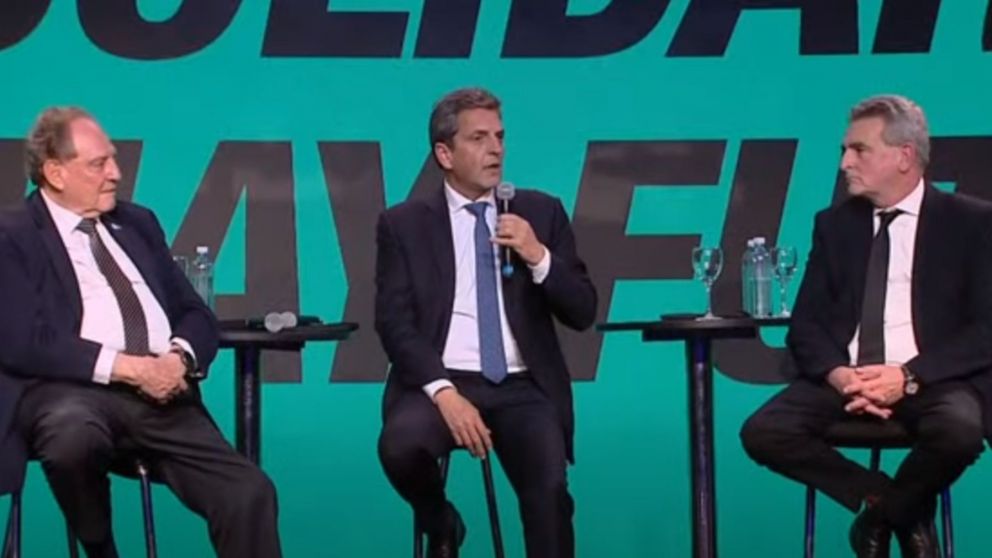 Sergio Massa frente a empresarios pyme.