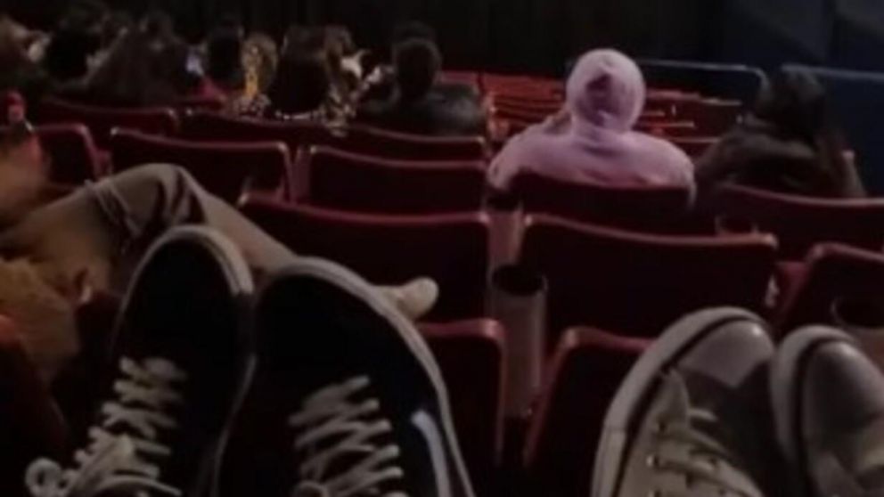 Insólito truco le permitió a una familia ingresar comida a un cine (Instagram).