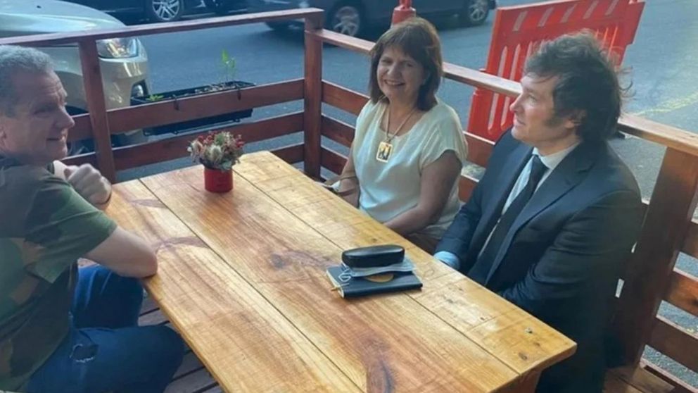 Patricia Bullrich y Javier Milei, compartiendo un café en enero de 2022 (Archivo).