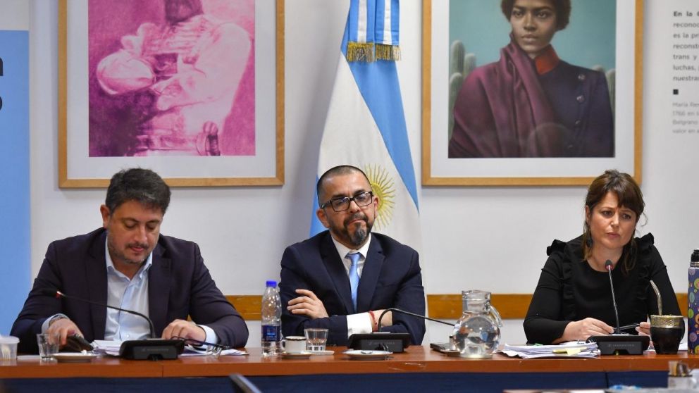 Antes de someterse a las preguntas de la comisión de Juicio Político de la Cámara de Diputados, Robles leyó un escrito (Foto Télam)..
