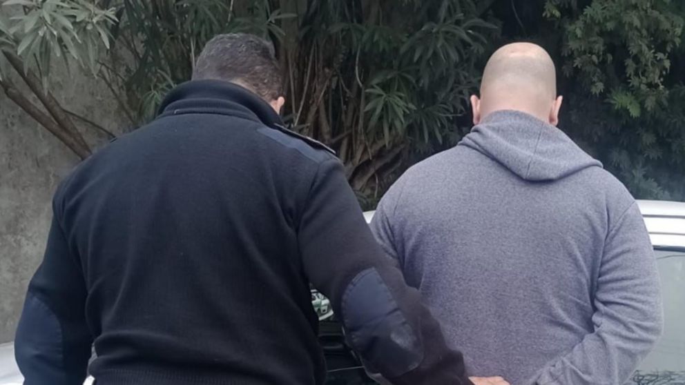 Este es el sujeto que fue arrestado por los investigadores policiales.