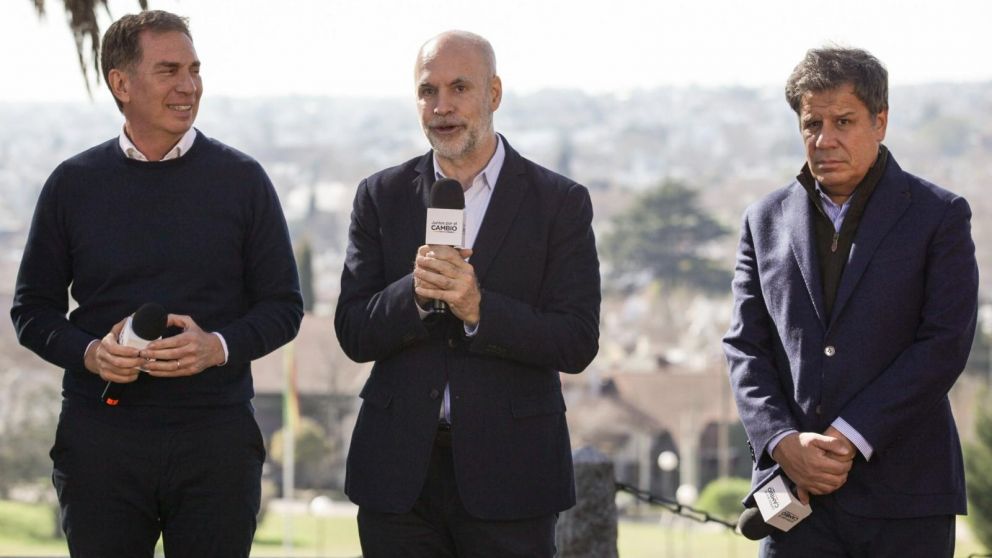 Horacio Rodríguez Larreta fue acompañado por Diego Santilli y Facundo Manes en Tandil.