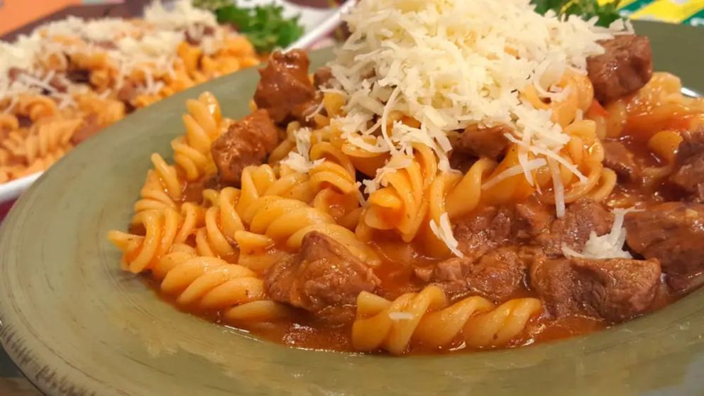 La receta para un increíble guiso con fideos.