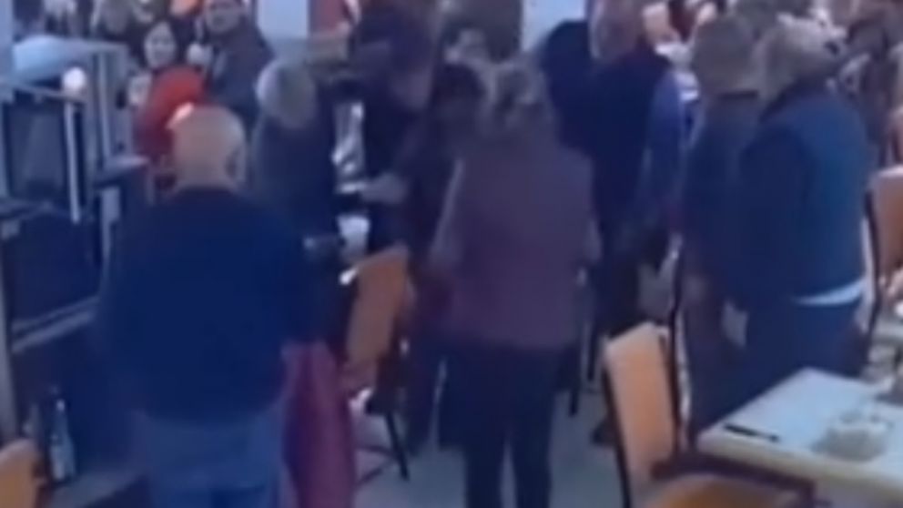 “Me dijeron que 20 segundos más y la mujer se desvanecía”, reveló el mozo.