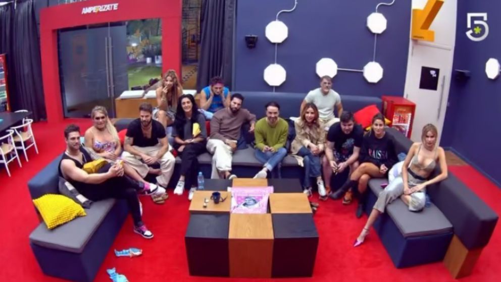 Creen que hay fantasmas en La Casa De Los Famosos de México: captan misteriosa silueta en gala de eliminación.