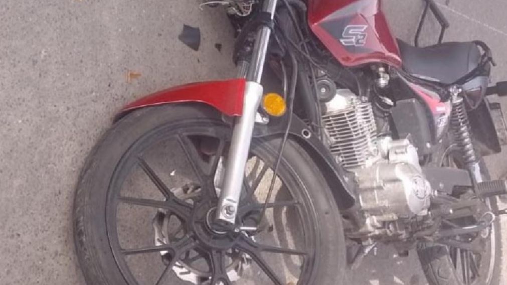 La motocicleta robada que era manejada por el asaltante que atropelló y mató a un hombre de 53 años.