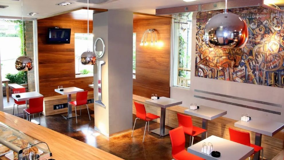 Tras recibir una mala rese�a de un cliente por la demora en ser atendido, el due�o de un restaurante decidi� responderle sin filtros (Imagen: ClicBar / Flipo Pegatina).