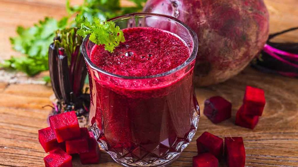 Descubrí qué beneficios trae tomar jugo de remolacha en ayunas y enterate quiénes deben tener algunas precauciones al consumirlo.