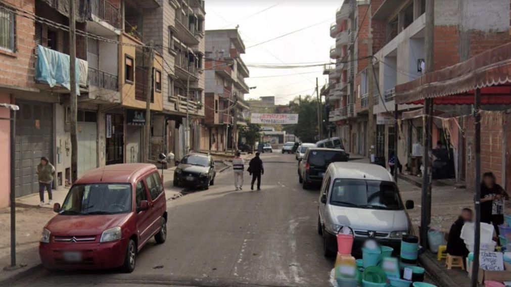 Balearon a una mujer para robarle la billetera y el celular,
