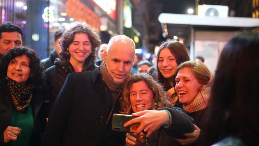 Horacio Rodríguez Larreta, durante una recorrida de campaña de cara a las PASO del 13 de agosto (Gentileza @horaciorlarreta).