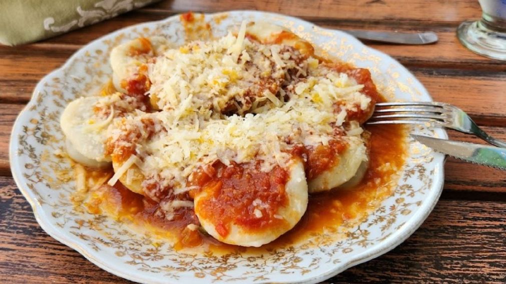Azcuénaga, el pueblito bonaerense que es el oasis de las pastas.