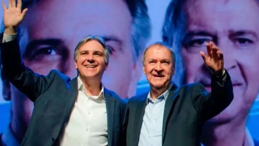 El mandatario provincial electo, Mart�n Llaryora, junto al actual gobernador cordob�s, Juan Schiaretti.
