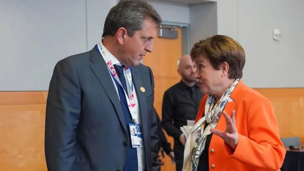 El FMI conforme con las medidas econ�micas de Sergio Massa: "Son positivas para fortalecer la estabilidad".