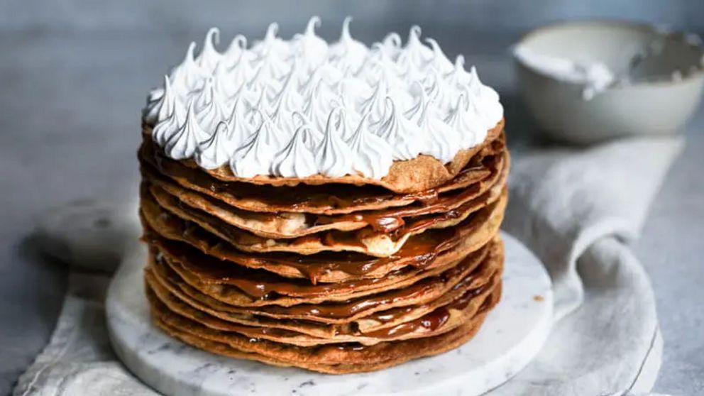 No te pierdas esta riquísima receta de torta rogel, fácil y se hace en poco tiempo.