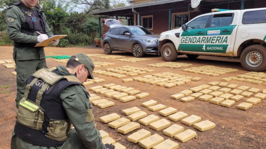 Los efectivos confirmaron el secuestro de 428 paquetes con "cannabis".