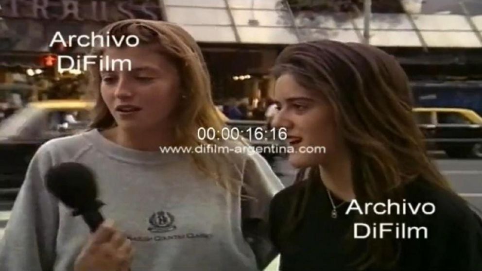 Una joven se vio en un video de archivo de los ´90 que difundieron por Twitter y su reacción hizo felices a los usuarios.