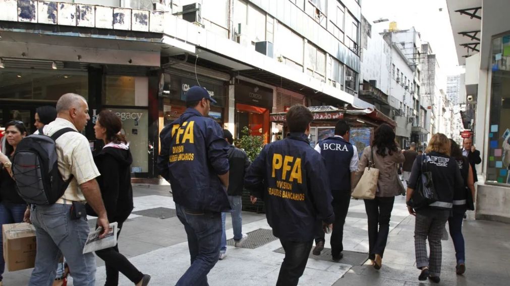 El operativo conjunto se llev� a cabo con la finalidad de detectar maniobras ilegales en el mercado cambiario paralelo.