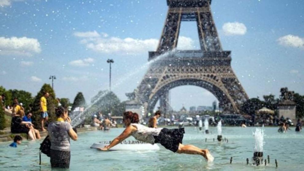 Francia también se derrite con las altas temperaturas actuales (Twitter).