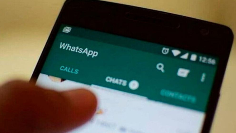 Es docente, le hackearon la cuenta de Whatsapp y enviaron fotos sexuales a los compañeros de su hijo.