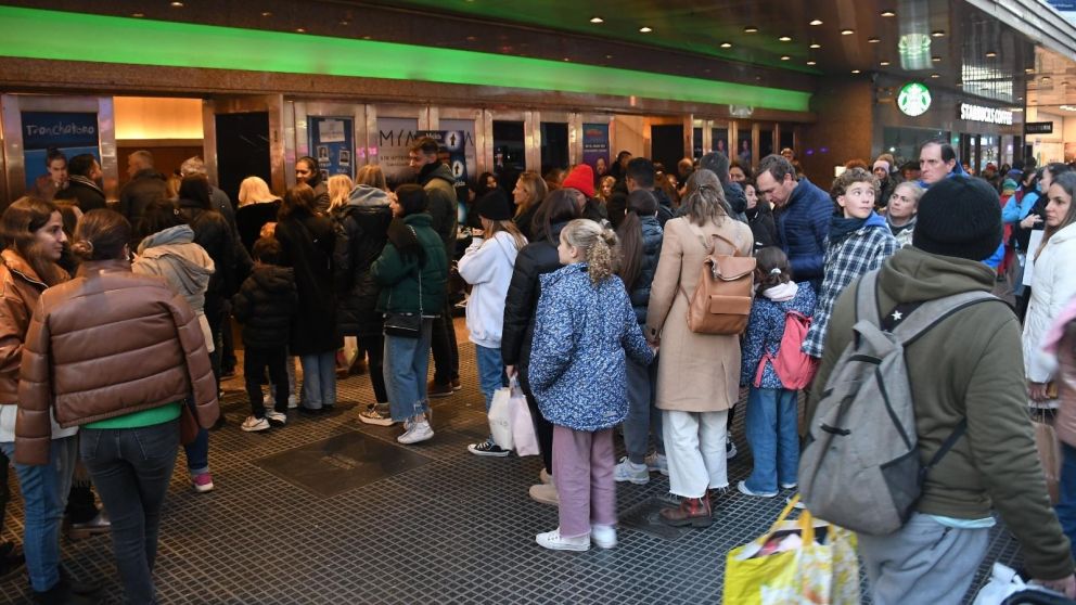 Miles de familias recorren las calles de CABA por las vacaciones de invierno (Rub�n Paredes/Cr�nica).