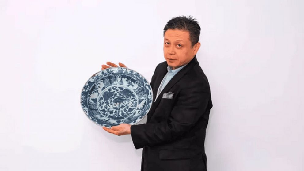 Coleccionista de Ushuaia exhibe un histórico plato de la dinastía Yuan con 700 años de antiguedad.