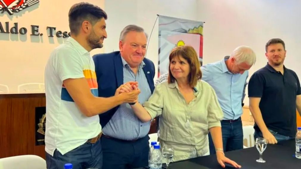 La referente de Juntos por el Cambio, Patricia Bullrich, reconoció el triunfo de Maximiliano Pullaro sobre Carolina Losada.