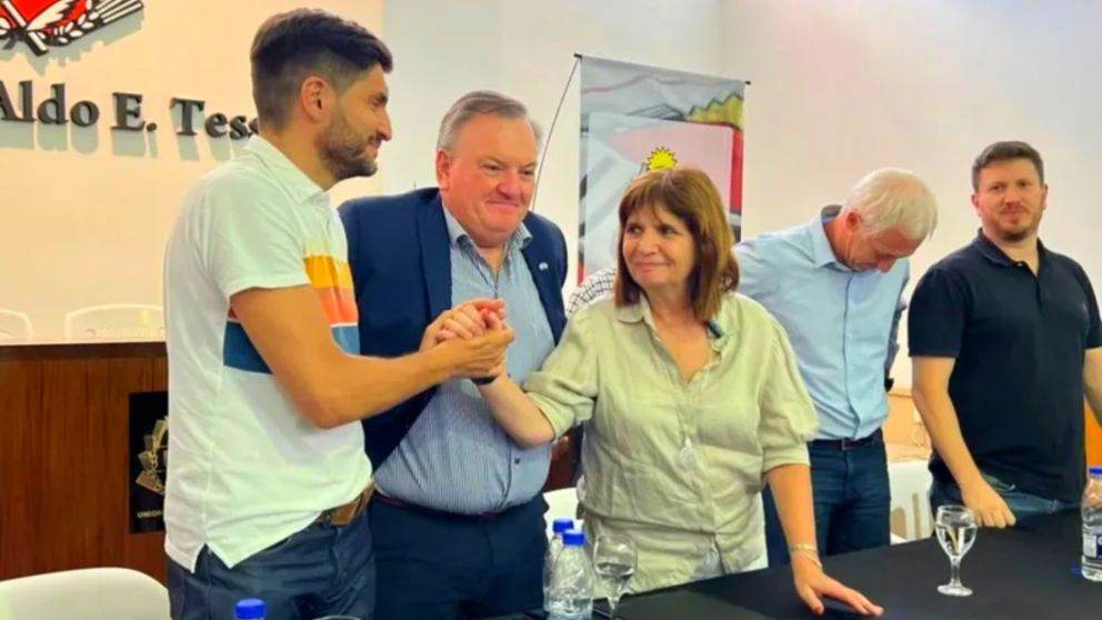 La referente de Juntos por el Cambio, Patricia Bullrich, reconoció el triunfo de Maximiliano Pullaro sobre Carolina Losada.