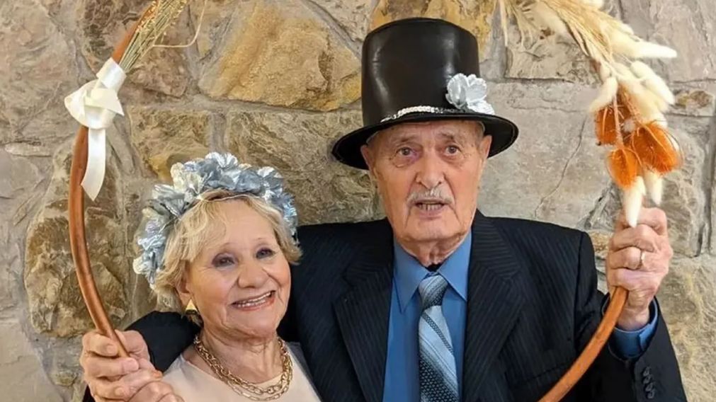 Se conocieron por Tinder y se casaron con 90 y 83 años.
