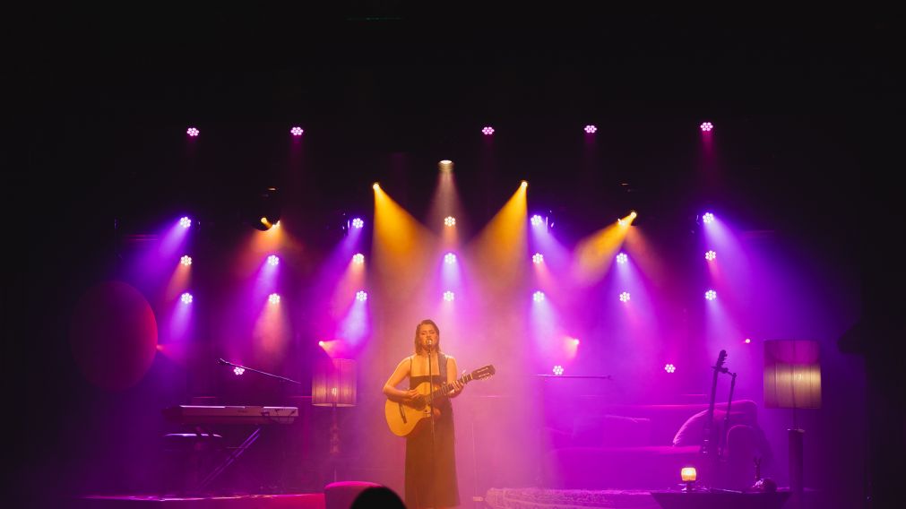 Camil� present� �Aqu� en mi habitaci�n�, un show inolvidable.