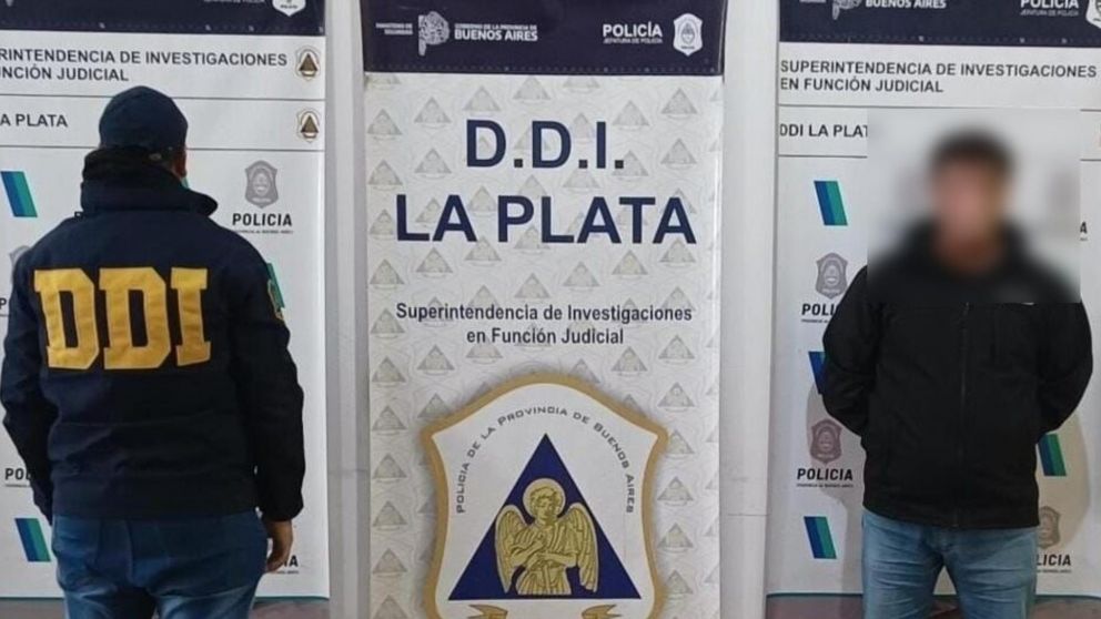 El individuo que fue apresado por los investigadores policiales.