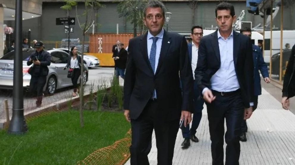 Sergio Massa y Wado De Pedro recorren nueva planta algodonera: la primera de serie de actividades.