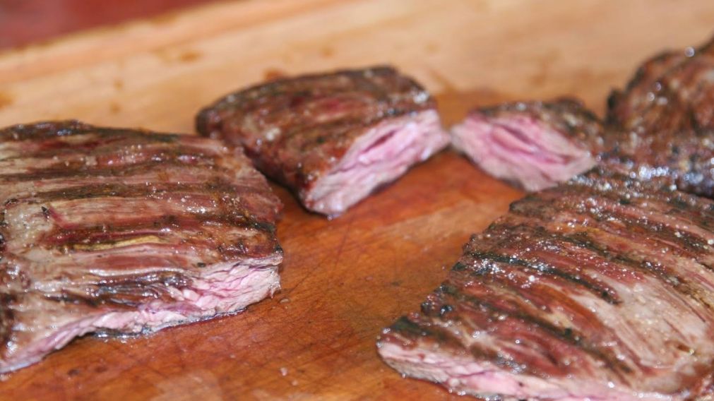Fácil de preparar: receta para una jugosa entraña a la parrilla, la “figura” del asado