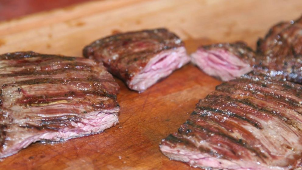 Fácil de preparar: receta para una jugosa entraña a la parrilla, la “figura” del asado