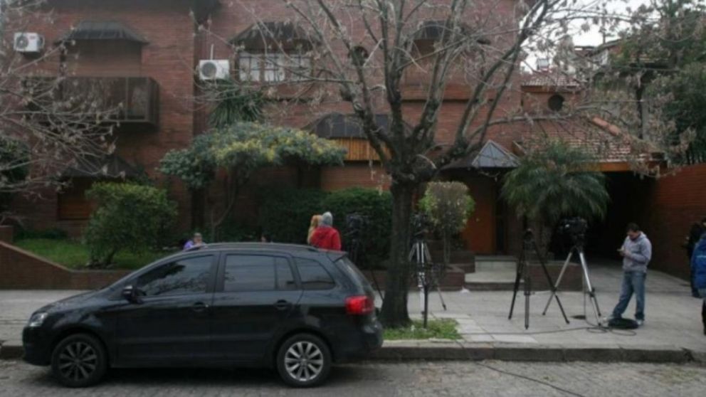 El chalet es el que Diego Maradona le regaló a sus padres en 1981.