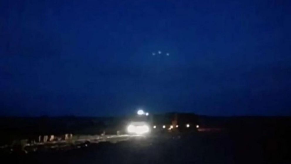 Las extrañas luces fueron captadas en la localidad de Hilario Ascasubi (Gentileza de La Nueva).