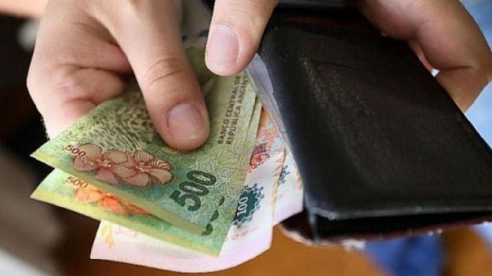 Confirman aumento del salario mínimo.