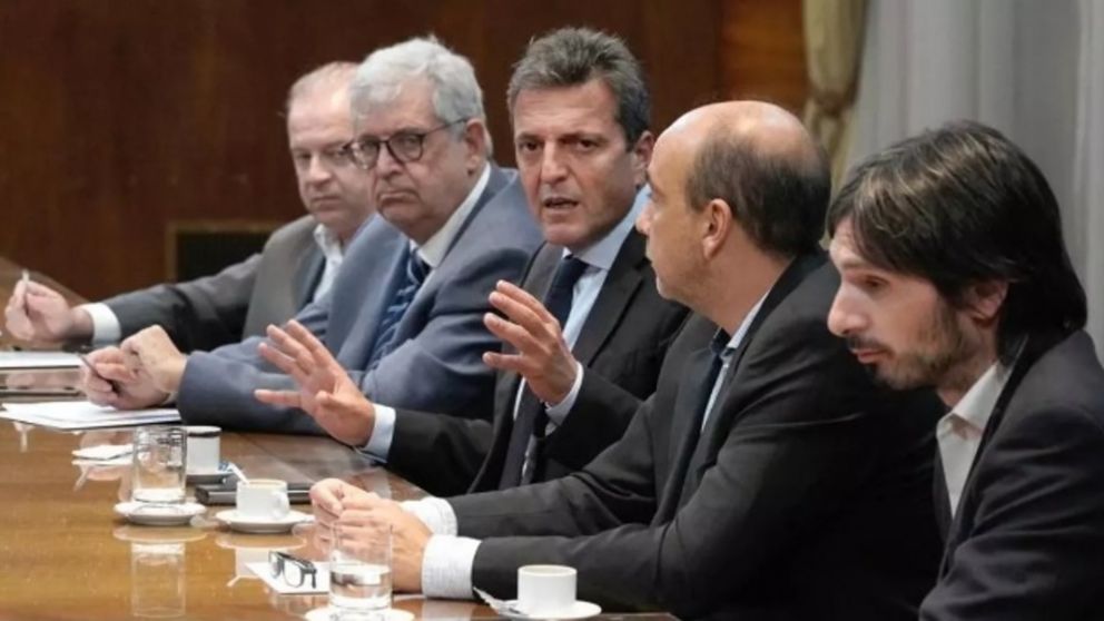 Sergio Massa manda una delegación a Estados Unidos para ultimar la revisión del programa con el FMI.