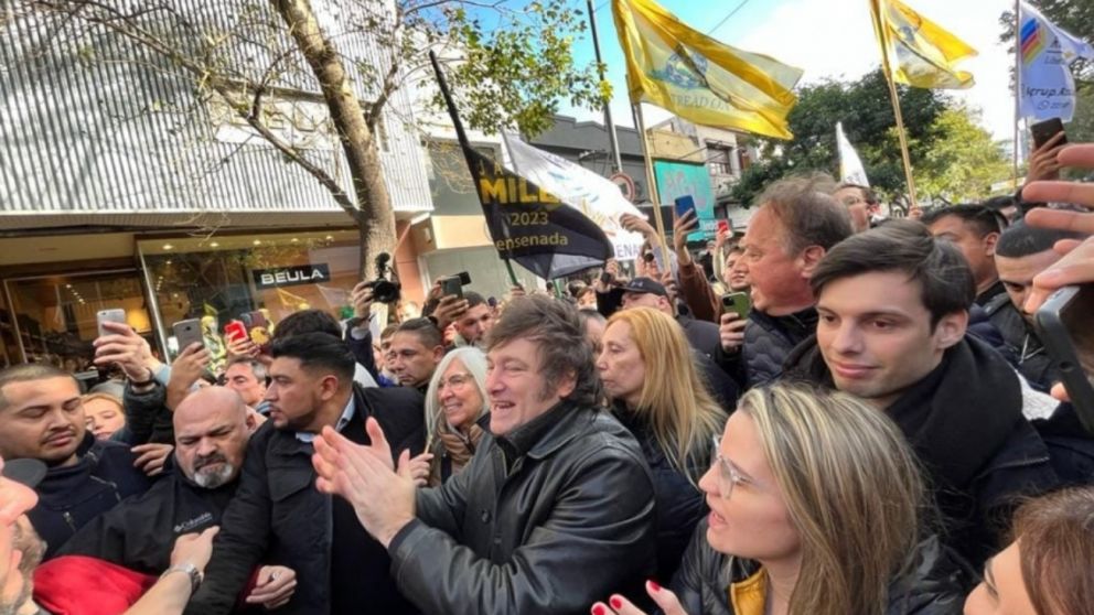 El escrache del martes a Milei y Píparo se da tras una serie de acusaciones internas por presuntos pedidos de dinero para instalar candidatos.