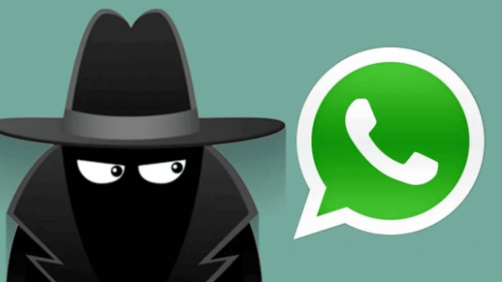 Cómo evitar que te espíen por la cámara de WhatsApp.