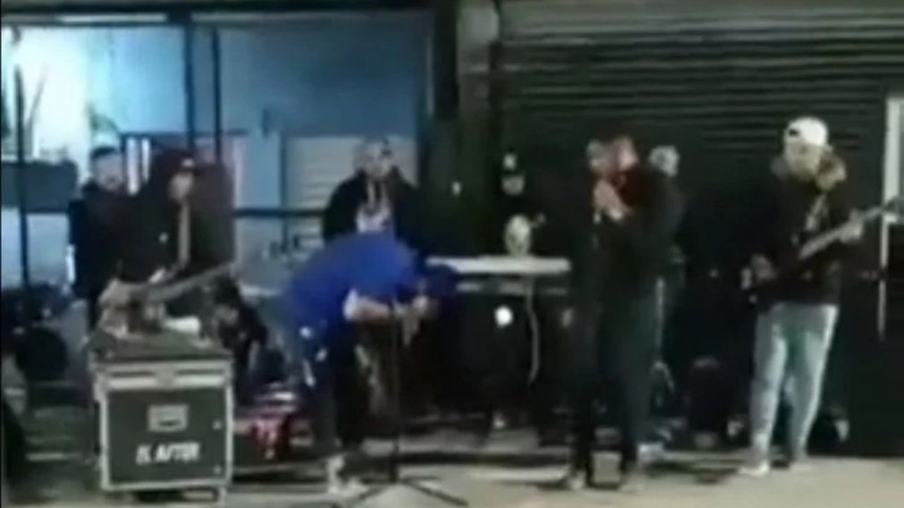 Un vecino se cans� del ruido y le dispar� a un m�sico con un arma de aire comprimido (Imagen captura v�deo).